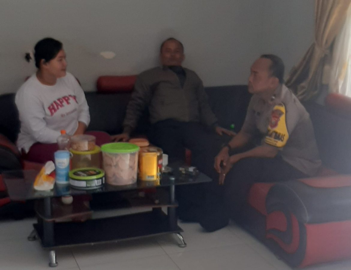 Perkuat Sinergitas, Bhabinkamtibmas Desa Gunungcupu Silaturahmi ke Warga Perum Graha Persada
