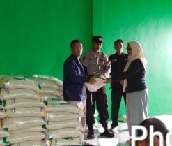 Polsek Panumbangan Salurkan Bantuan Pangan Beras dari Badan Pangan Nasional Bulog
