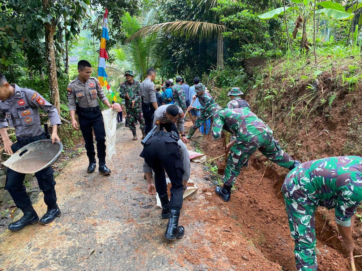 Soliditas TNI-Polri, Polres Ciamis Terjunkan Personel Sukseskan BSMSS Kodim 0613/Ciamis