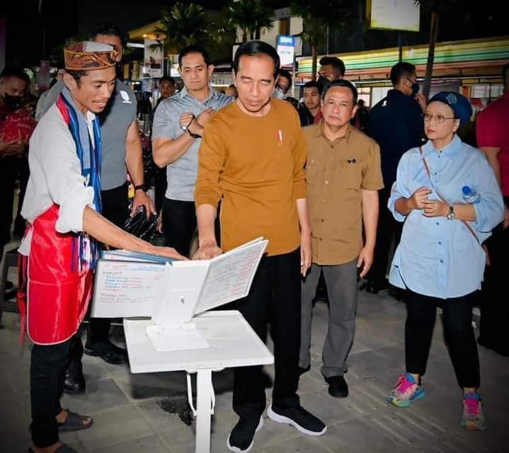 Presiden Jokowi Kunjungi Kawasan Wisata Kuliner Kampung Ujung Labuan Bajo