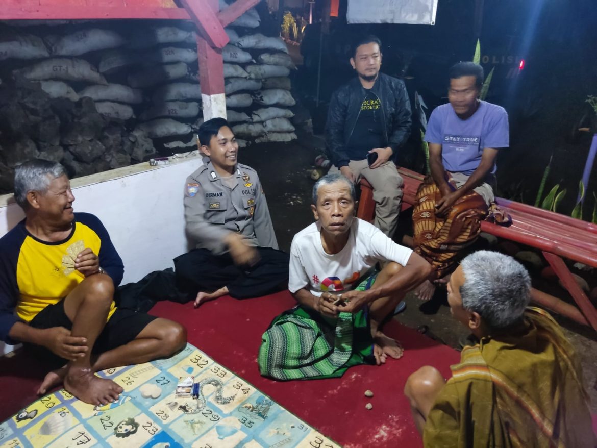 Patroli KRYD, Polsek Rajadesa Sambangi Setiap Pos Ronda di Kec. Rajadesa