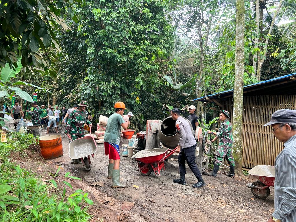 Soliditas TNI-Polri, Polres Ciamis Terjunkan Personel Sukseskan BSMSS Kodim 0613/Ciamis