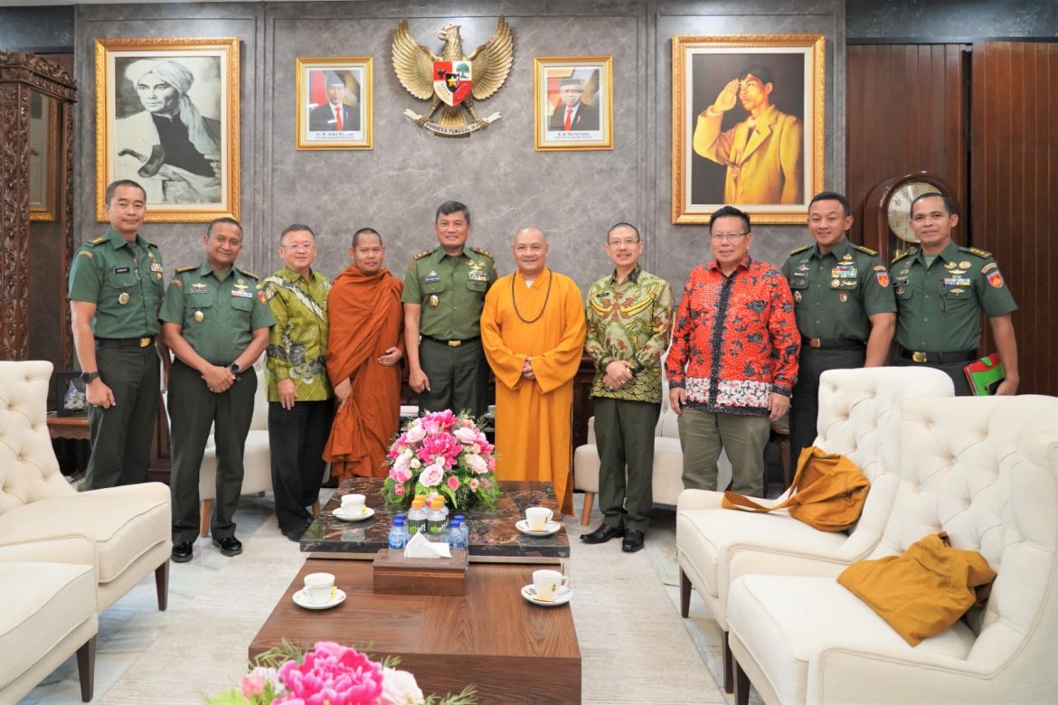 Jelang Peringatan Upacara Waisak Nasional 2023, Panitia Waisak Nasional DPP WALUBI Bertemu Dengan Pangdam IV Diponegoro, Makodam.