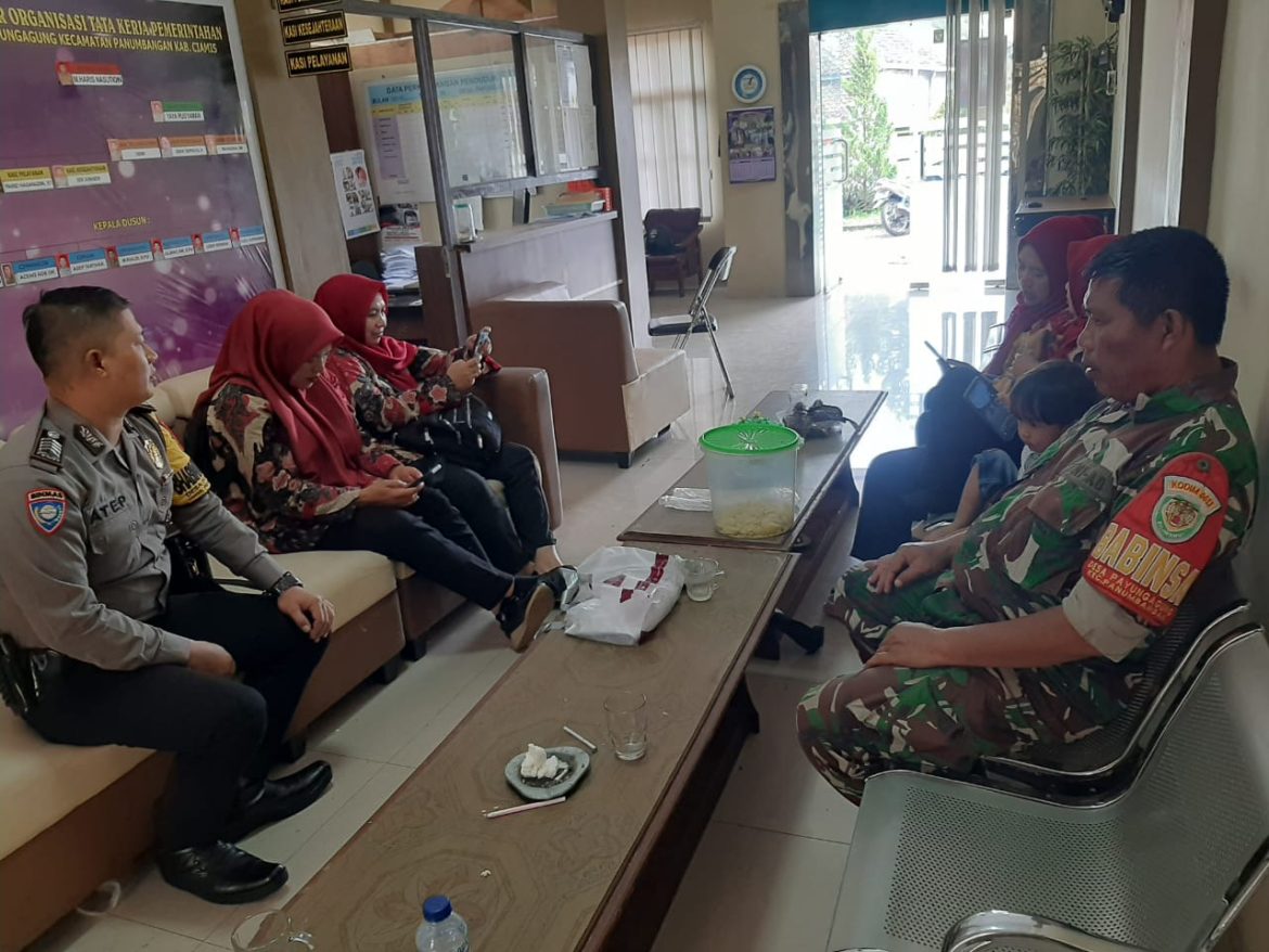 Sambang Kamtibmas, Polsek Panumbangan Silaturahmi ke Warga di Desa Payungagung