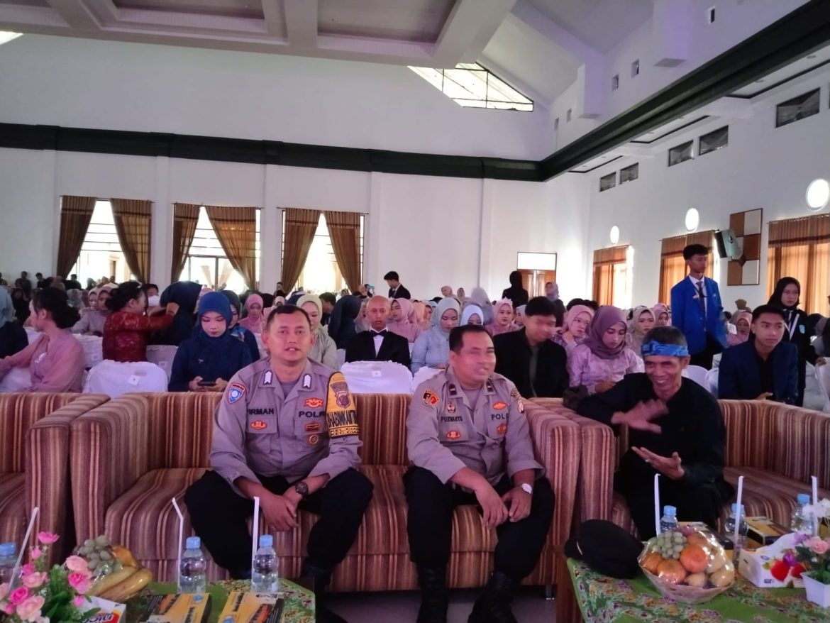 Polsek Ciamis Polres Ciamis Polda Jabar Hadiri Pelepasan Siswa SMK Negeri 1 Ciamis Tahun Ajaran 2022/2023