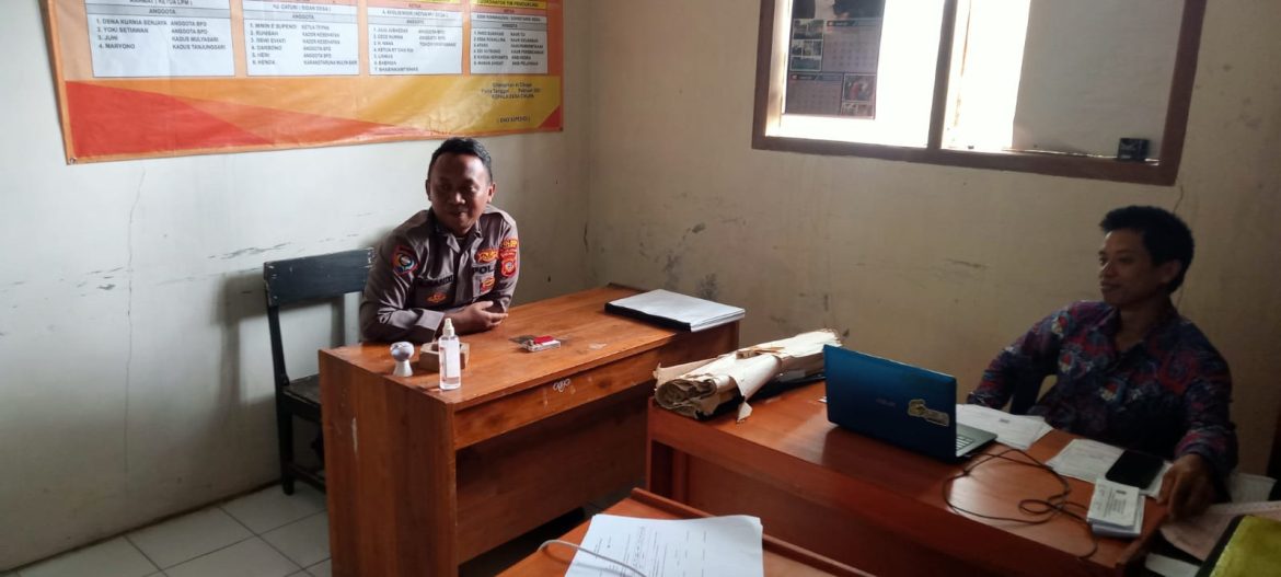 Polsek Banjarsari Polres Ciamis Polda Jabar Sambang Silaturahmi ke Perangkat Desa Cikupa
