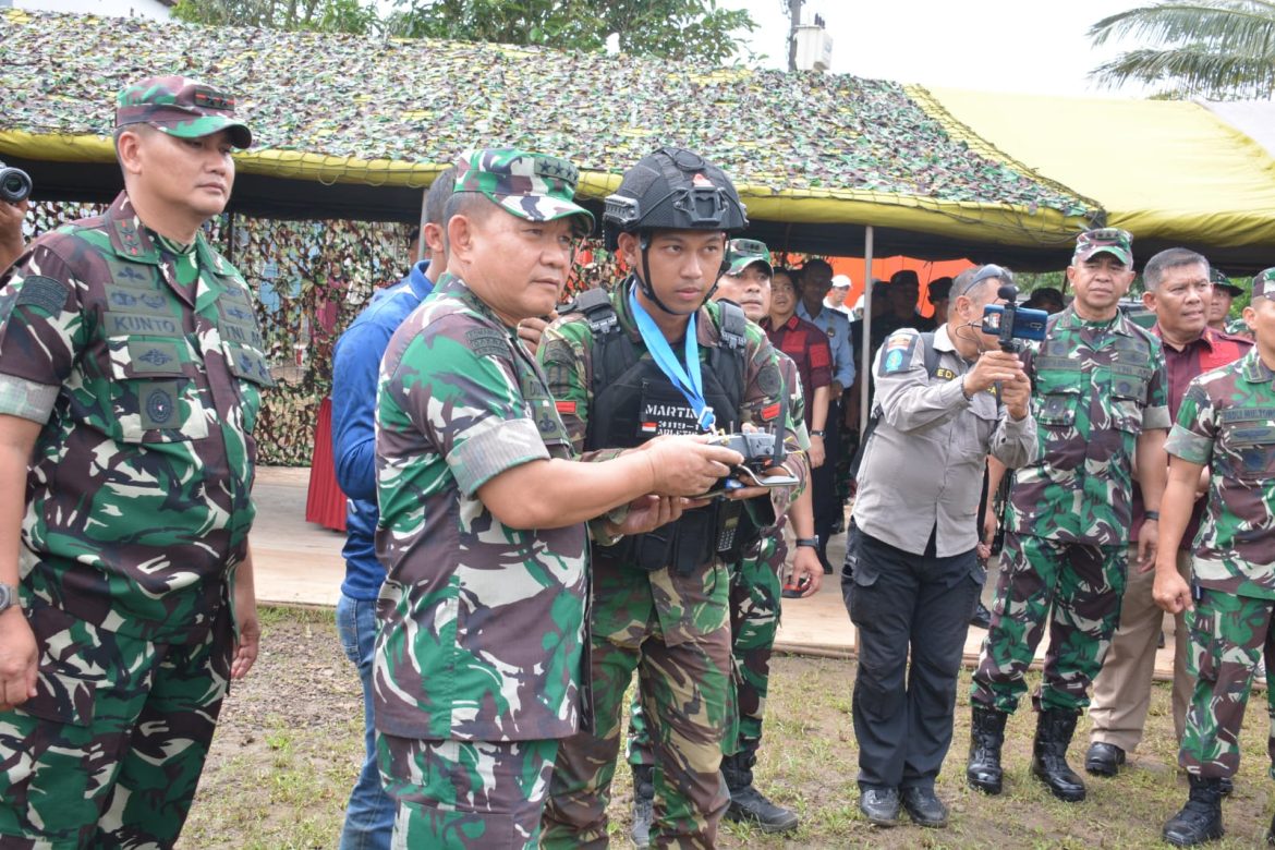 Tinjau Latihan Pra Tugas Yonif Yonif 310/KK dan Raider 300/BJW Dankodiklatad Dampingi KASAD