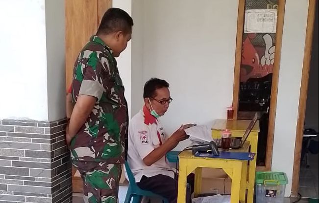Guna Membantu Ketersediaan Stok Darah, Babinsa Nguntoronadi Donorkan Darah