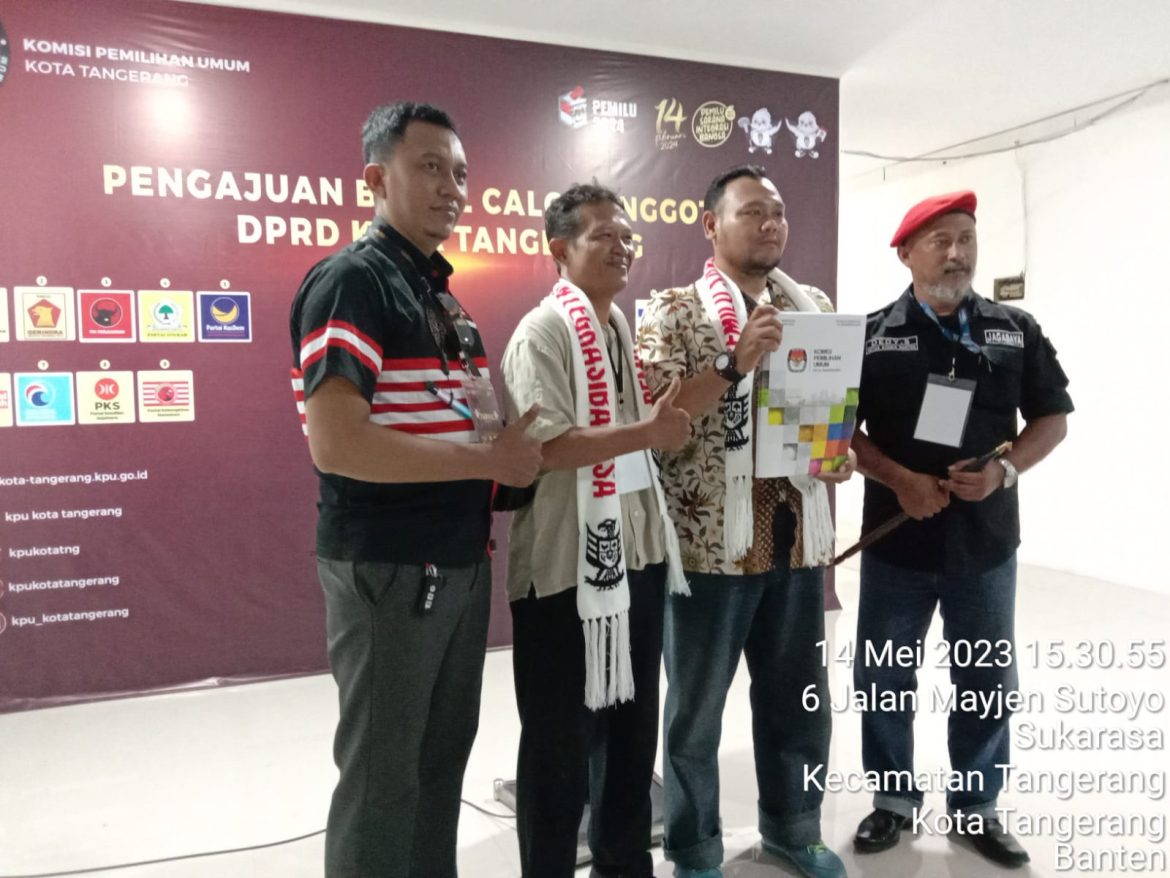 Pertai PKN Mendatangi Kantor KPU Kota Tangerang Untuk Mendaftarkan Bacaleg 2024