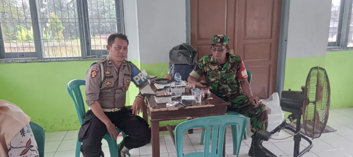 Polsek Lakbok Polres Ciamis Polda Jabar Terjunkan Bhabinkamtibmas monitoring FKP Regsosek di Desa Padaringan
