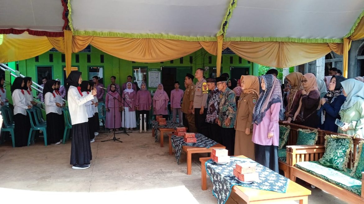 Polsek Sukadana Polres Ciamis Polda Jabar Hadiri Pelepasan Siswa XII MA Margajaya Tahun Ajaran 2022/2023