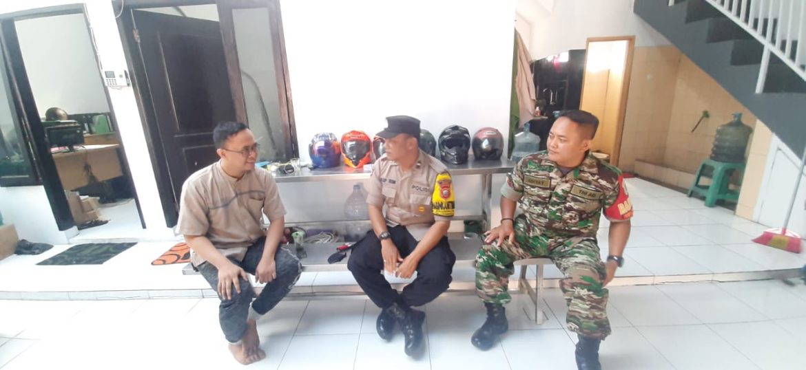 Perkuat Sinergitas, Bhabinkamtibmas Desa Gunungcupu Sambang ke Warga di Dusun Gandasari