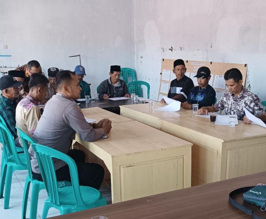Polsek Cikoneng Polres Ciamis Monitoring Regsosek di Desa Nasol
