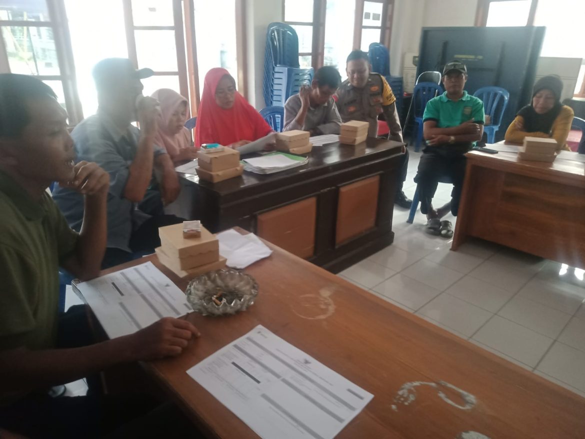 Pelihara Harkamtibmas Polsek Ciamis Hadiri Rapat FKP Pendataan Awal Regsosek di Kelurahan Linggasari