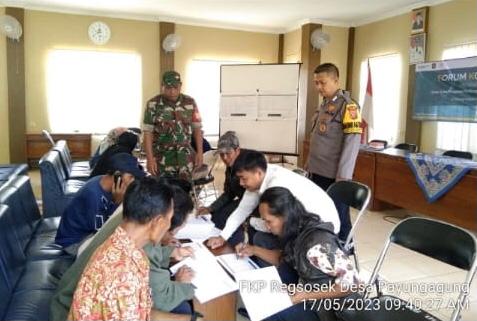 Polsek dan Koramil Panumbangan Monitoring FKP Regsosek di Desa Payungagung