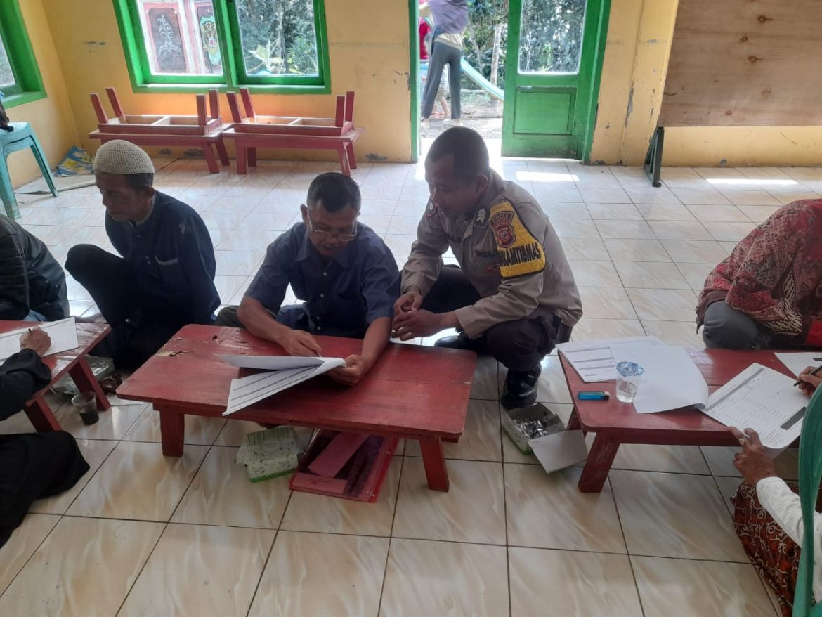 Dukung Progran Pemerintah, Polsek Rancah Monitoring Regsosek di Desa Kaso