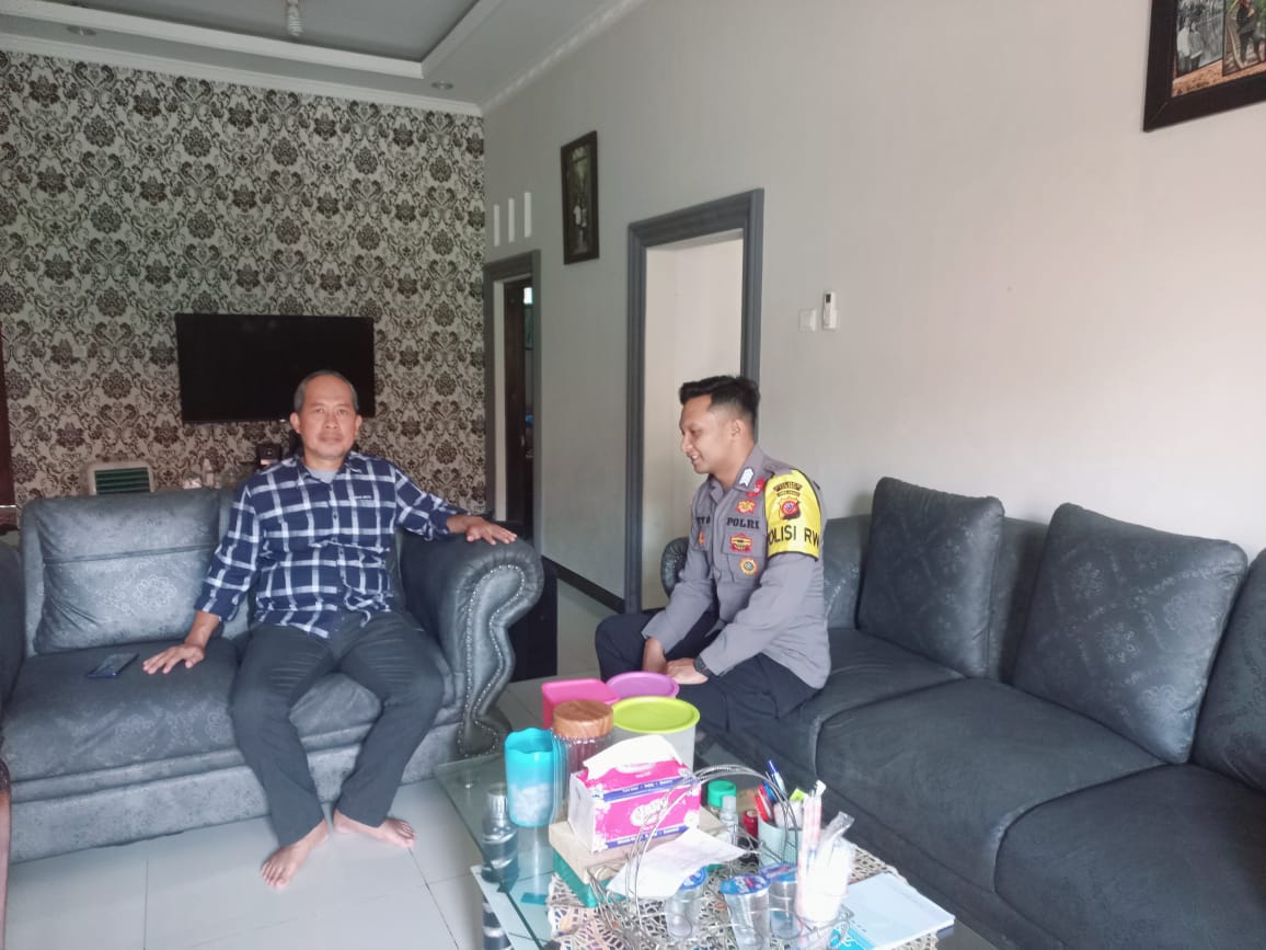 Polisi RW Mulai Sambang Warga, Bripka Thio Maulio Silaturahmi ke Warga di RW.30 Kel. Ciamis