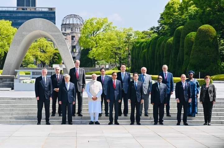 Presiden dan Ibu Iriana Kunjungi Hiroshima Peace Memorial Park