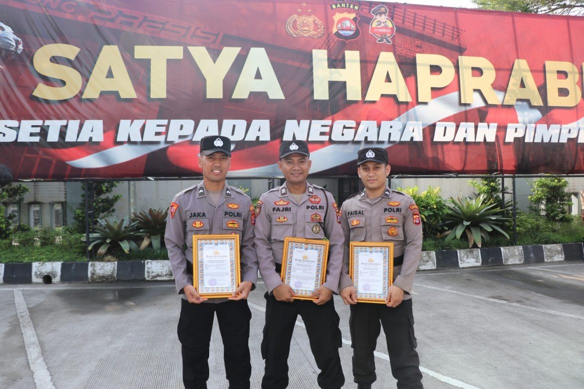 Berprestasi di Ajang Porprov, 3 Personel Polresta Tangerang di Anugerahi Penghargaan