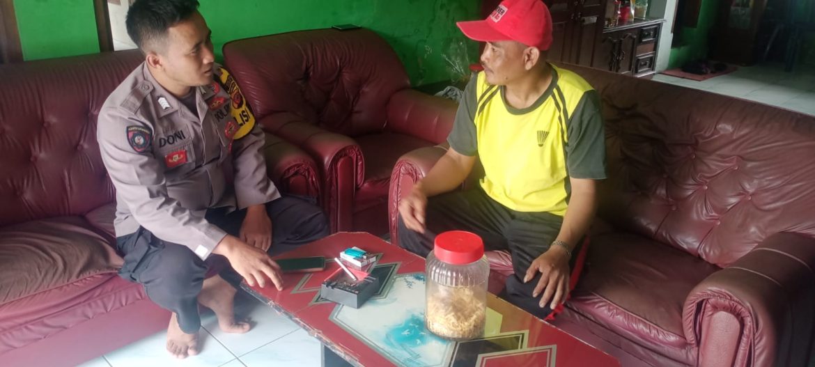 Sosialisasikan Fungsi dan Tugas Polisi RW, Polsek Panjalu Polres Ciamis Sambangi Warga