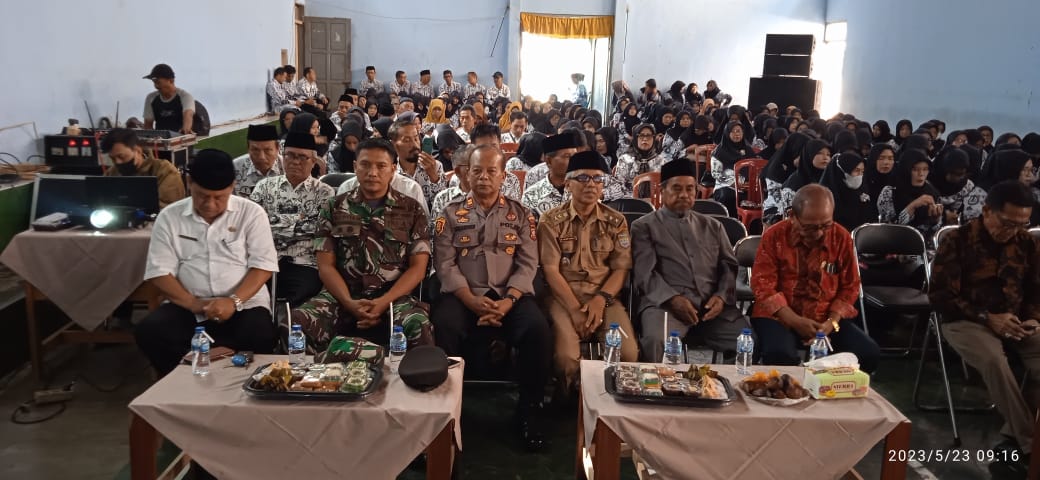 Dalam Halal Bihalal di Aula PGRI Desa Buniseuri Kapolsek Cipaku Sampaikan Himbauan Kamtibmas