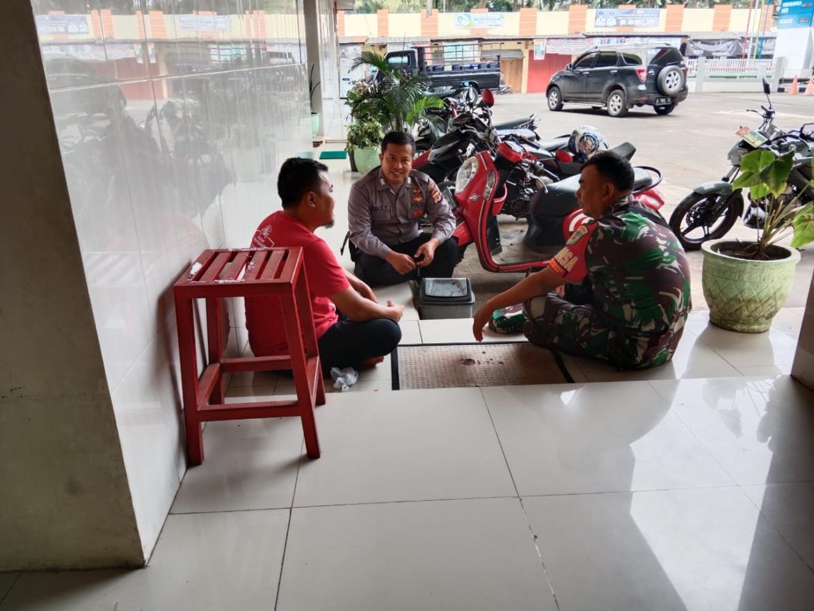 Bhabinkamtibmas Polsek Rajadesa Giat Sambang Dan Patroli Kamtibmas di Desa Sirnabaya
