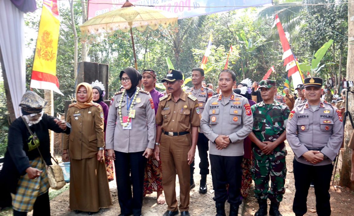 Kapolres Ciamis Dampingi Tim Penilai Satkamling Polda Jabar di Desa Ciparigi