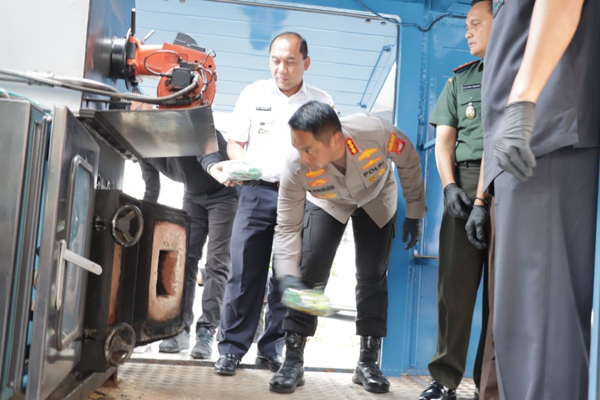 Polres Metro Jakarta Barat Memusnahkan Barang Bukti Narkoba Senilai 409 Milyar Rupiah