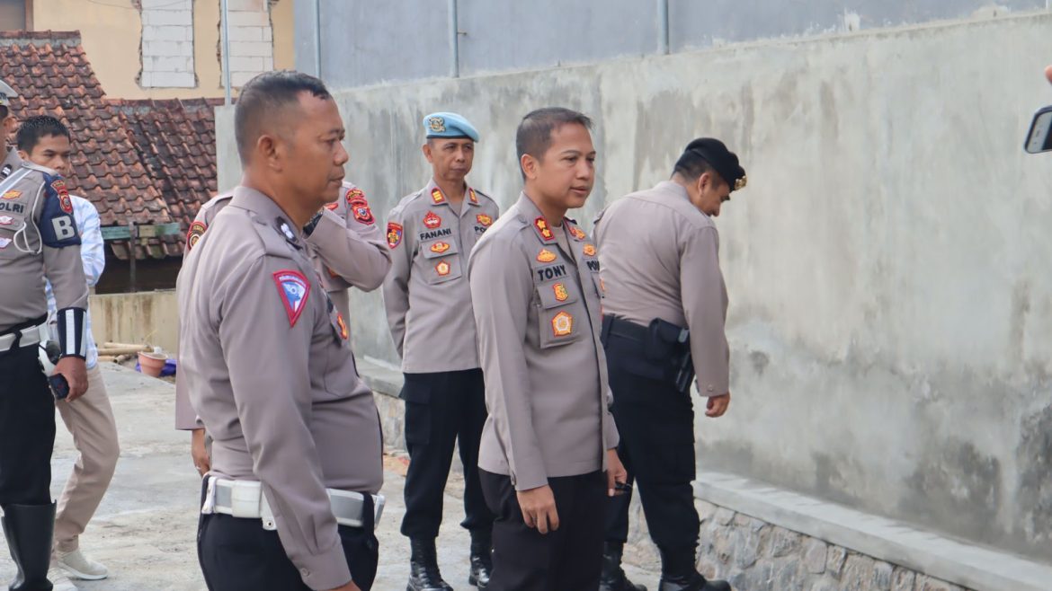 Kapolres Ciamis Cek Pembangunan Sarana Lapanhan dan Parkir Polres Ciamis