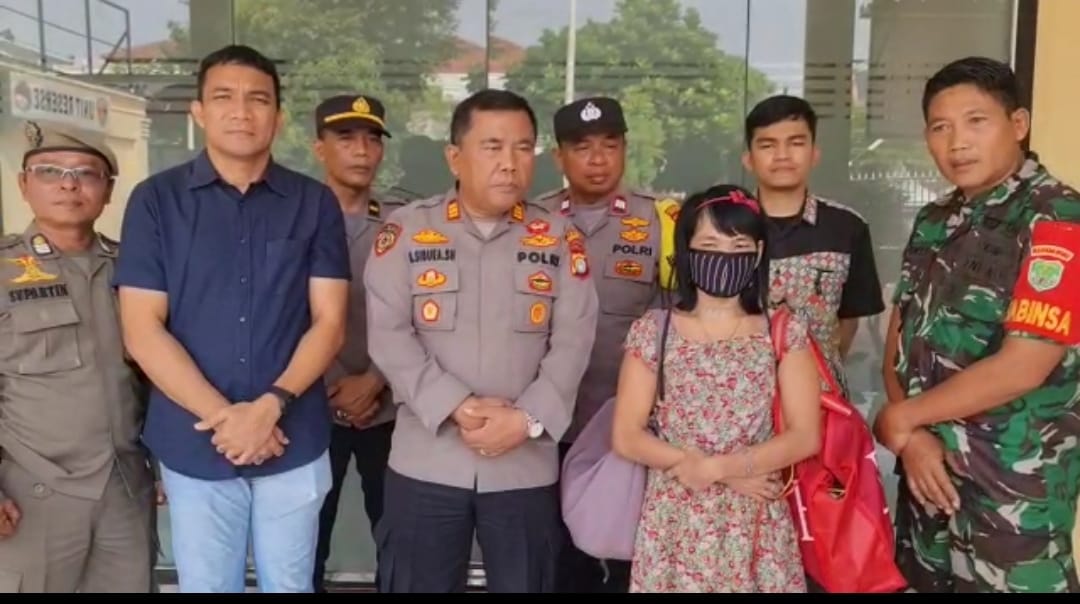 Polsek Kembangan Bersama Tiga Pilar Berhasil Menemukan Ibu Yang Di Duga Sebagai Pengamen Dan Memberikan Klarifikasi