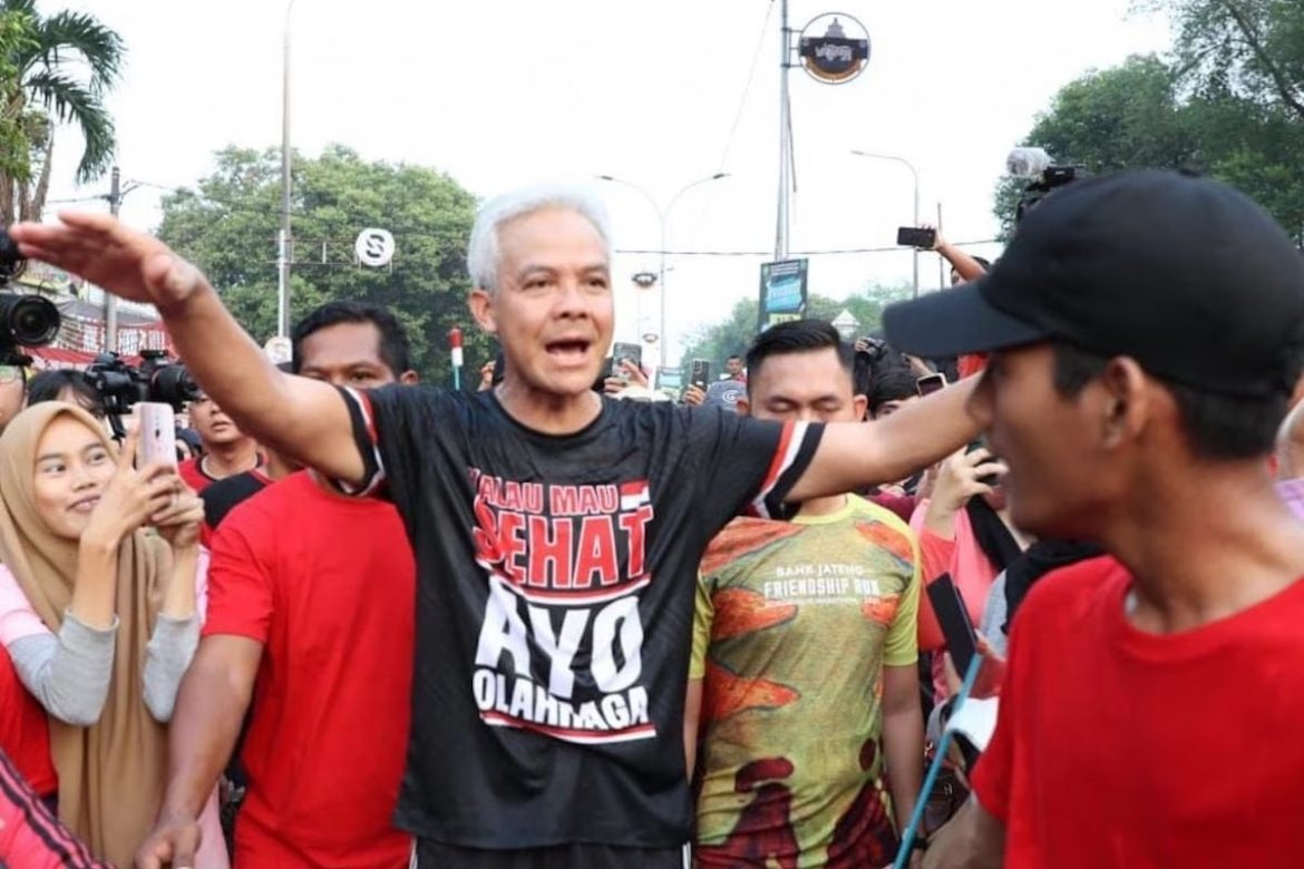 Bakal Calon presiden  PDI Perjuangan Ganjar Pranowo sapa ratusan warga dan relawan pendukungnya di Kota Tangerang