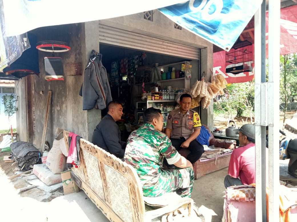 Soliditas TNI-Polri, Polsek Panjalu dan Koramil Panjalu Sambangi Warga
