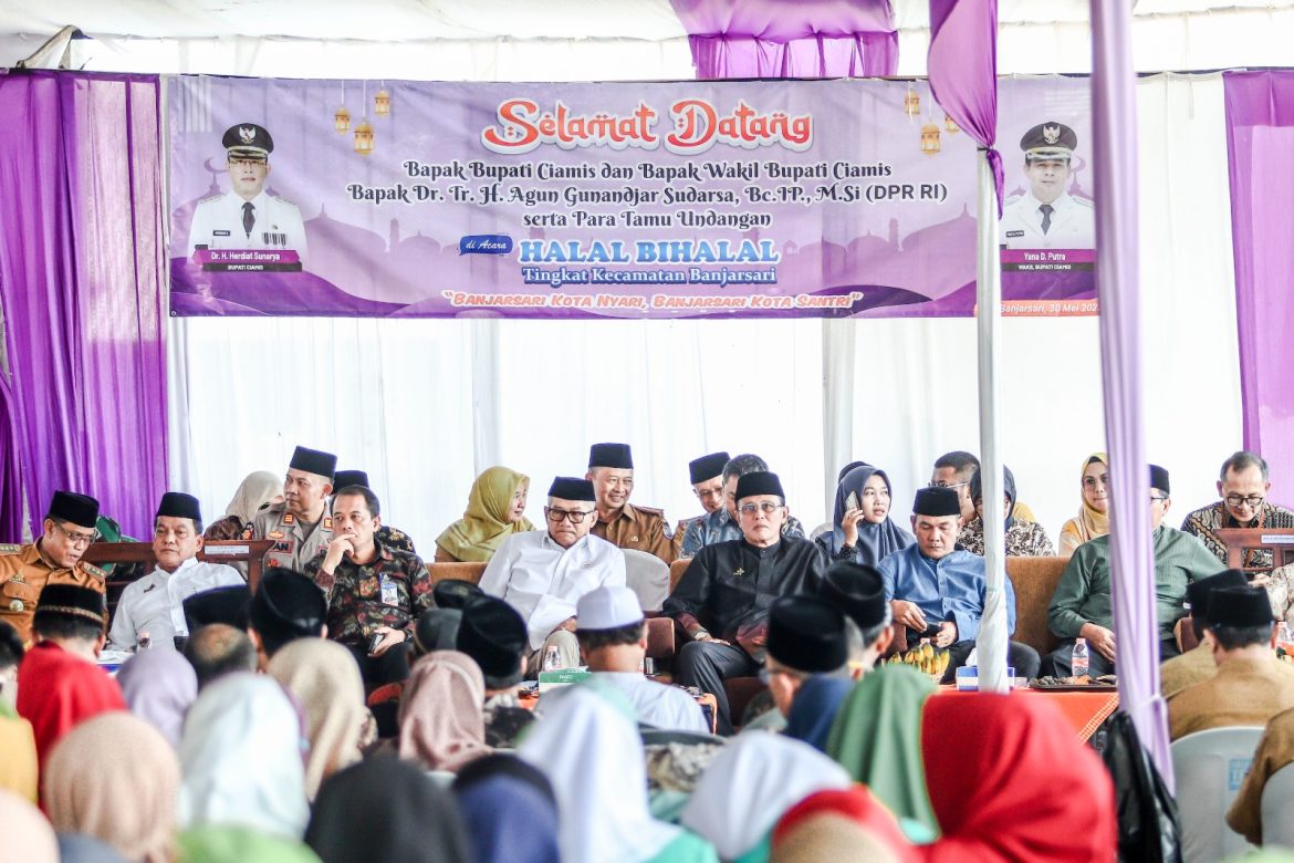 Hadiri Halal Bihalal Tingkat Kecamatan Banjarsari, Bupati Ciamis Serahkan Bantuan Pembangunan Masjid Al Qausain