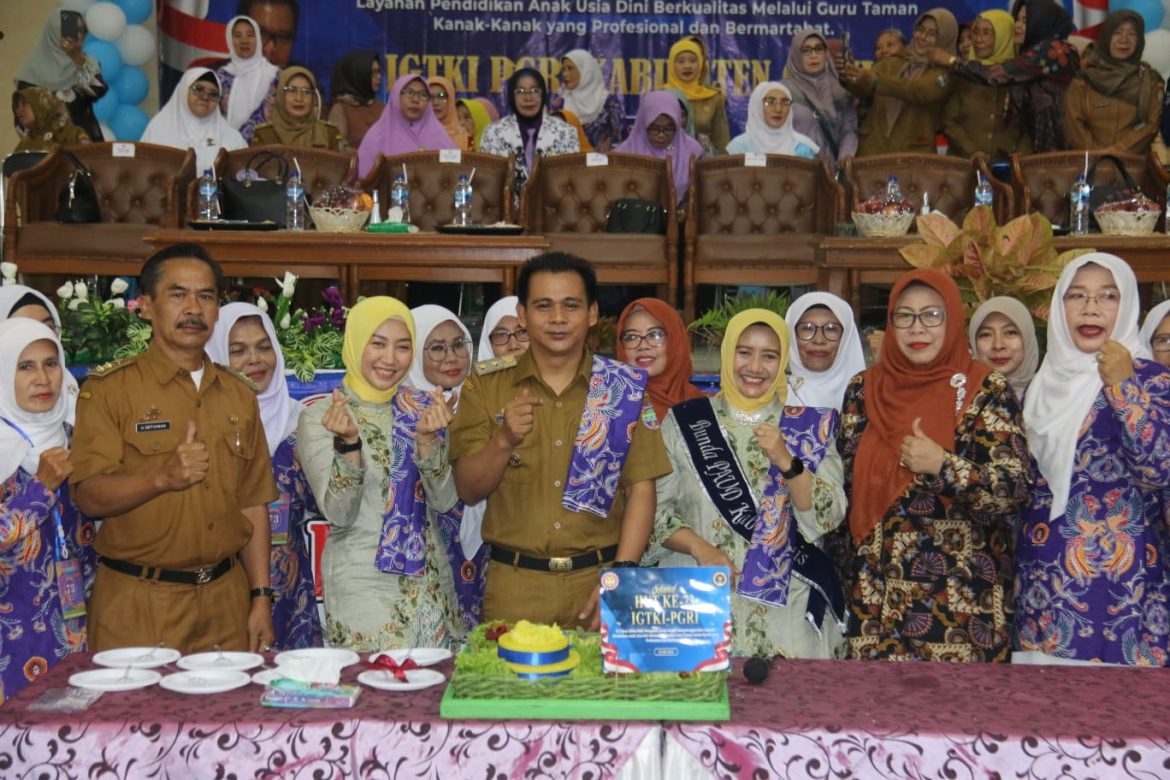 Hadiri Acara HUT IGTKI-PGRI Ke-73 Wabup Ciamis Sebut Guru-Guru TK dan PAUD Sebagai Penentu Arah Generasi Bangsa