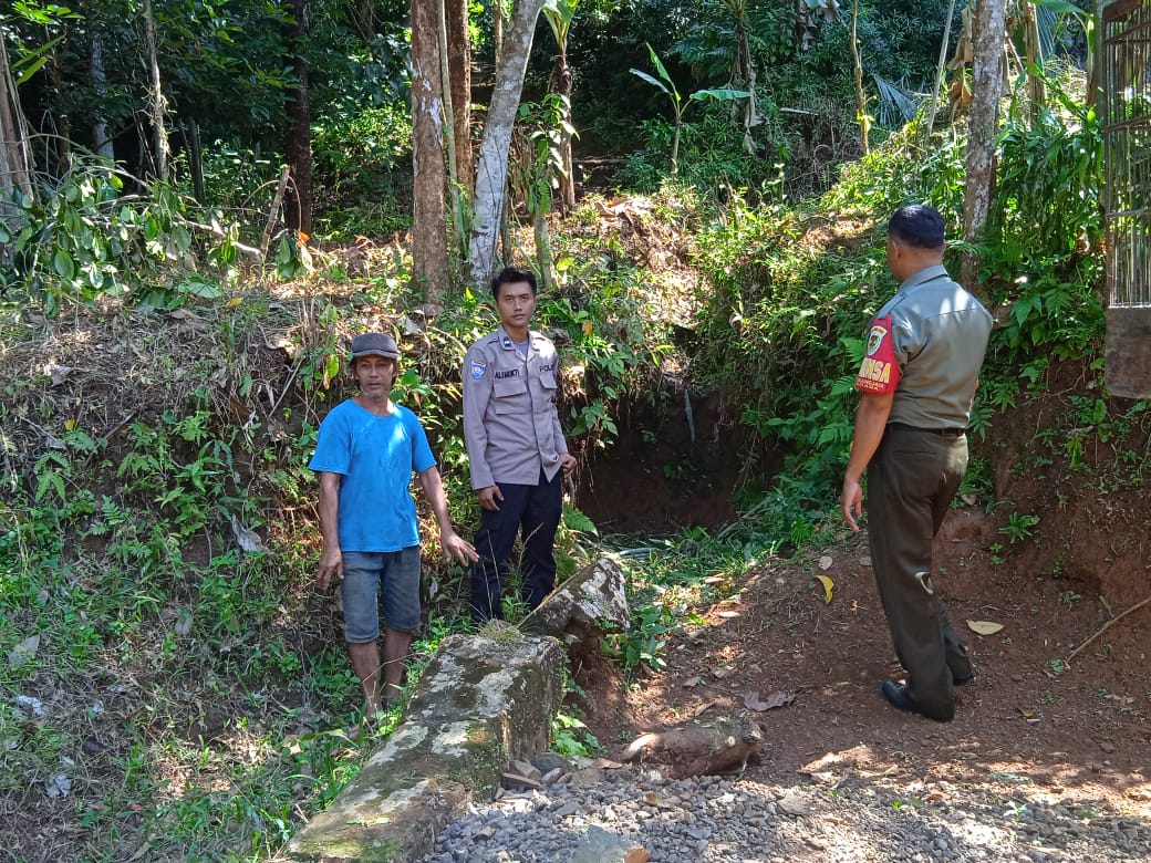 Soliditas TNI-Polri, Polsek dan Koramil Cisaga Pastikan Kamtibmas Tetap Aman dan Kondusif Gelar Patroli