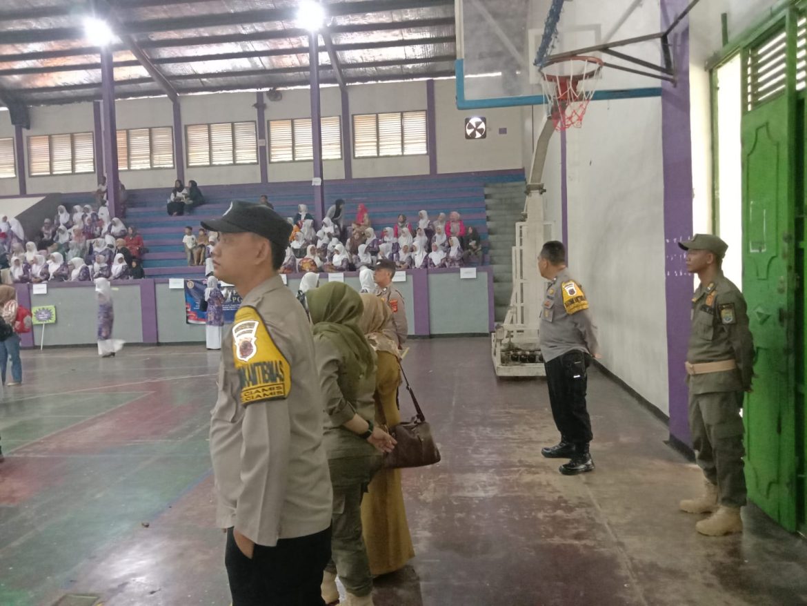 Berikan Rasa Nyaman, Polsek Ciamis Amankan Lomba Paduan Suara