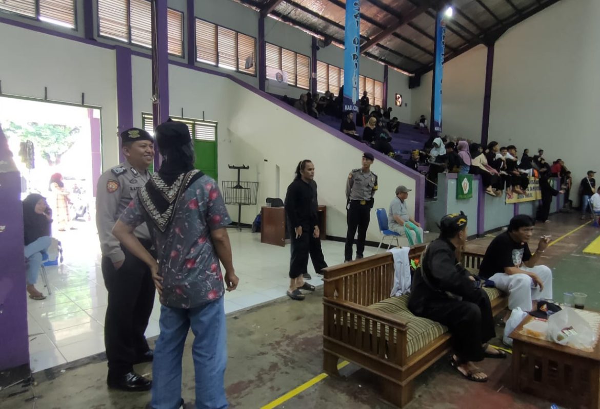 Berikan Rasa Nyaman, Satuan Samapta Polres Ciamis Amankan Kejuaraan Pencak Silat Terbuka