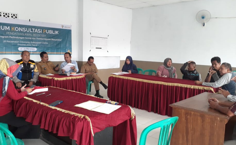 Dukung Progran Pemerintah, Polsek Cikoneng Monitorinh Regsosek di Desa Cimari