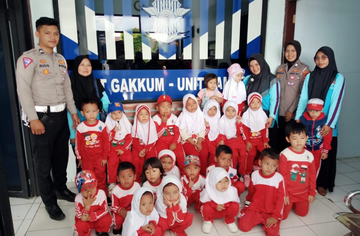 Polsanak, Satlantas Polres Ciamis Pekernalkan Budaya Tertib Berlalu Lintas ke Siswa TK