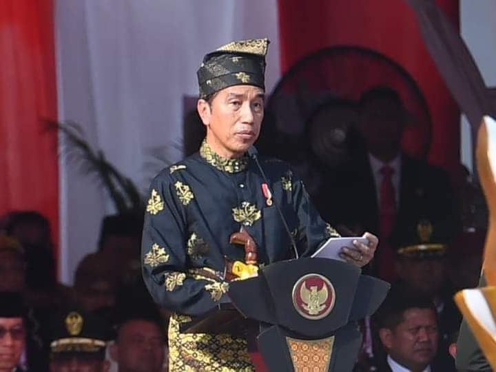 Berbusana Adat Kesultanan Deli, Presiden Pimpin Upacara Peringatan Harlah Pancasila di Monas