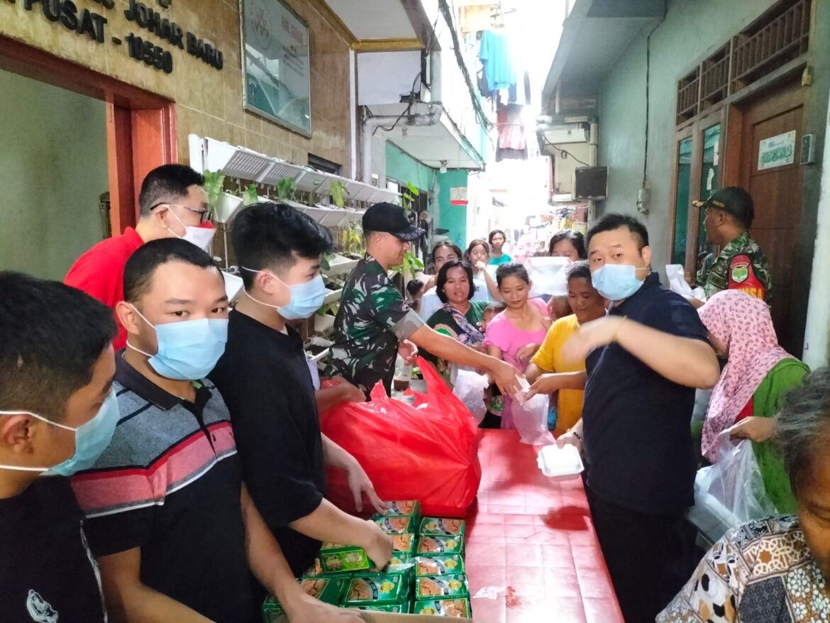 Berbagi Sesama, Koramil 08/JB Laksanakan Jumat Berkah Bersama Komunitas Sosial