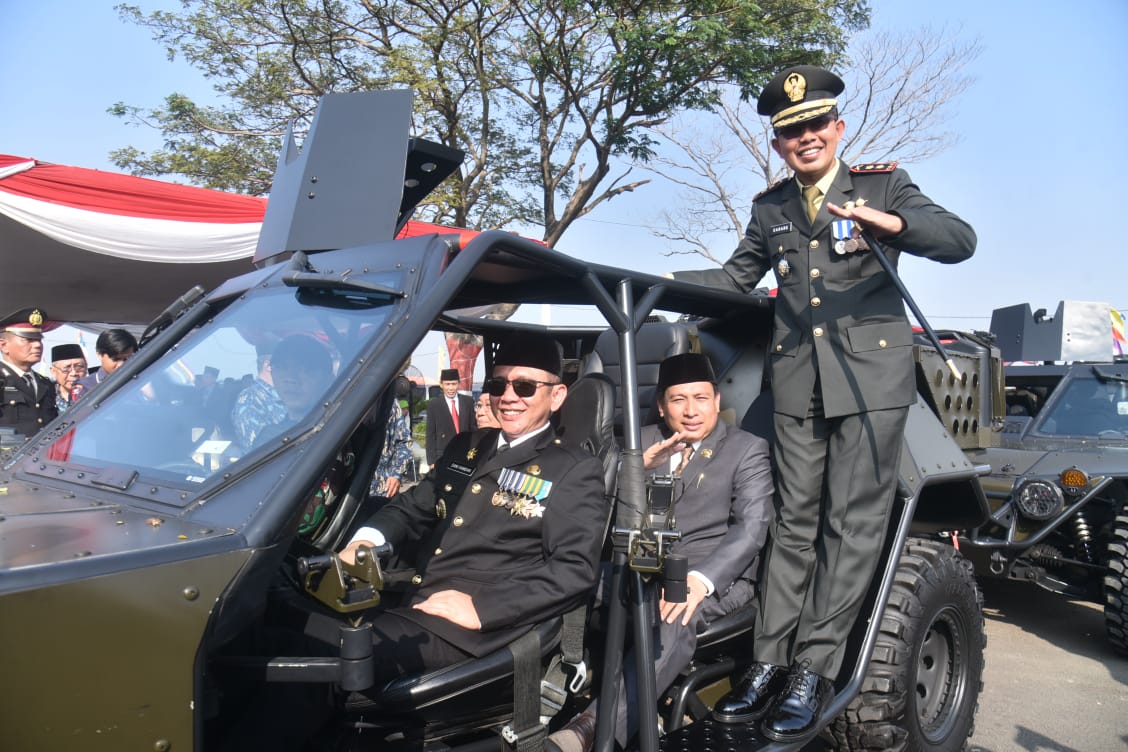Parade Ranpur RAN ATAV Brigif 1 Mekanis dan Ran Anoa Yonif Mekanis 202/Tajimalela Warnai Peringatan Upacara Hari Kesaktian Pancasila di Kabupaten Bekasi.