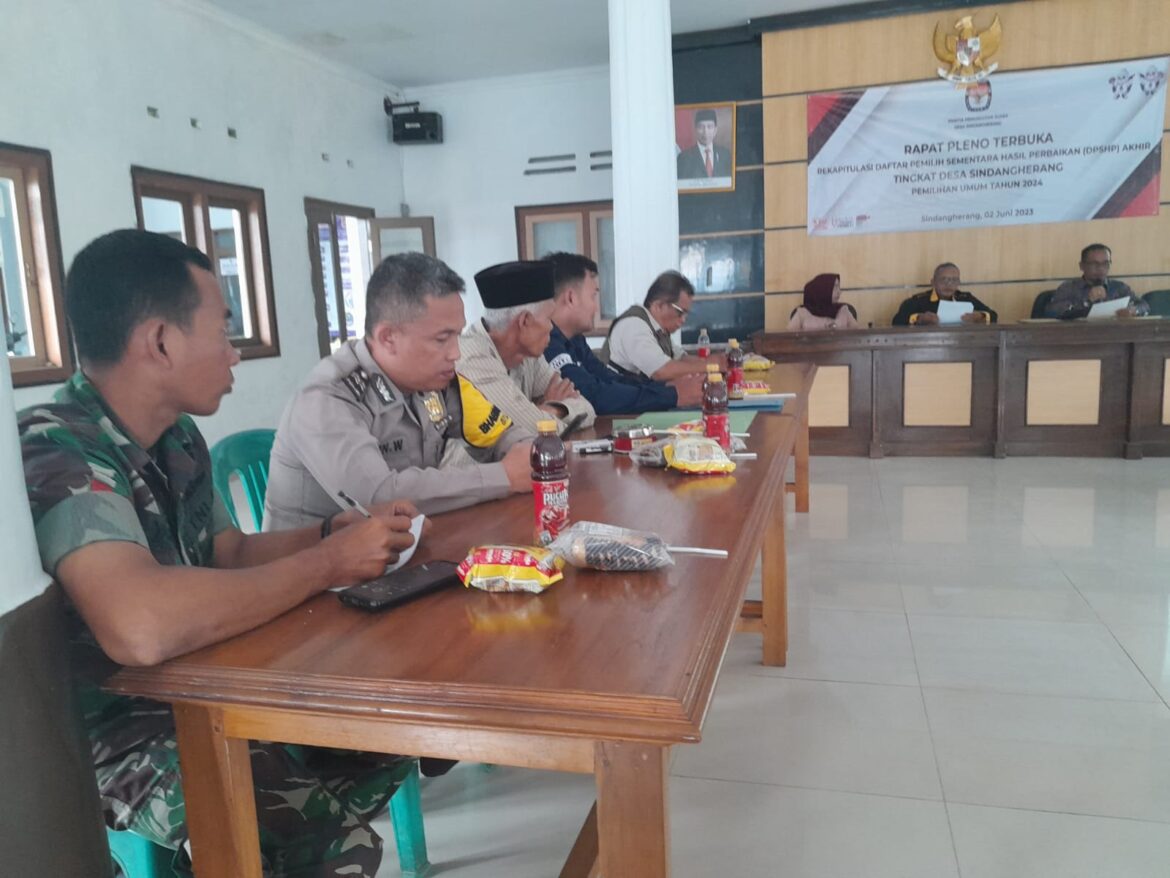Peraonel Polsek Panumbangan Ikuti Giat Rapat Pleno RDPSHPA Pemilu 2024 Tingkat Desa Sindangherang