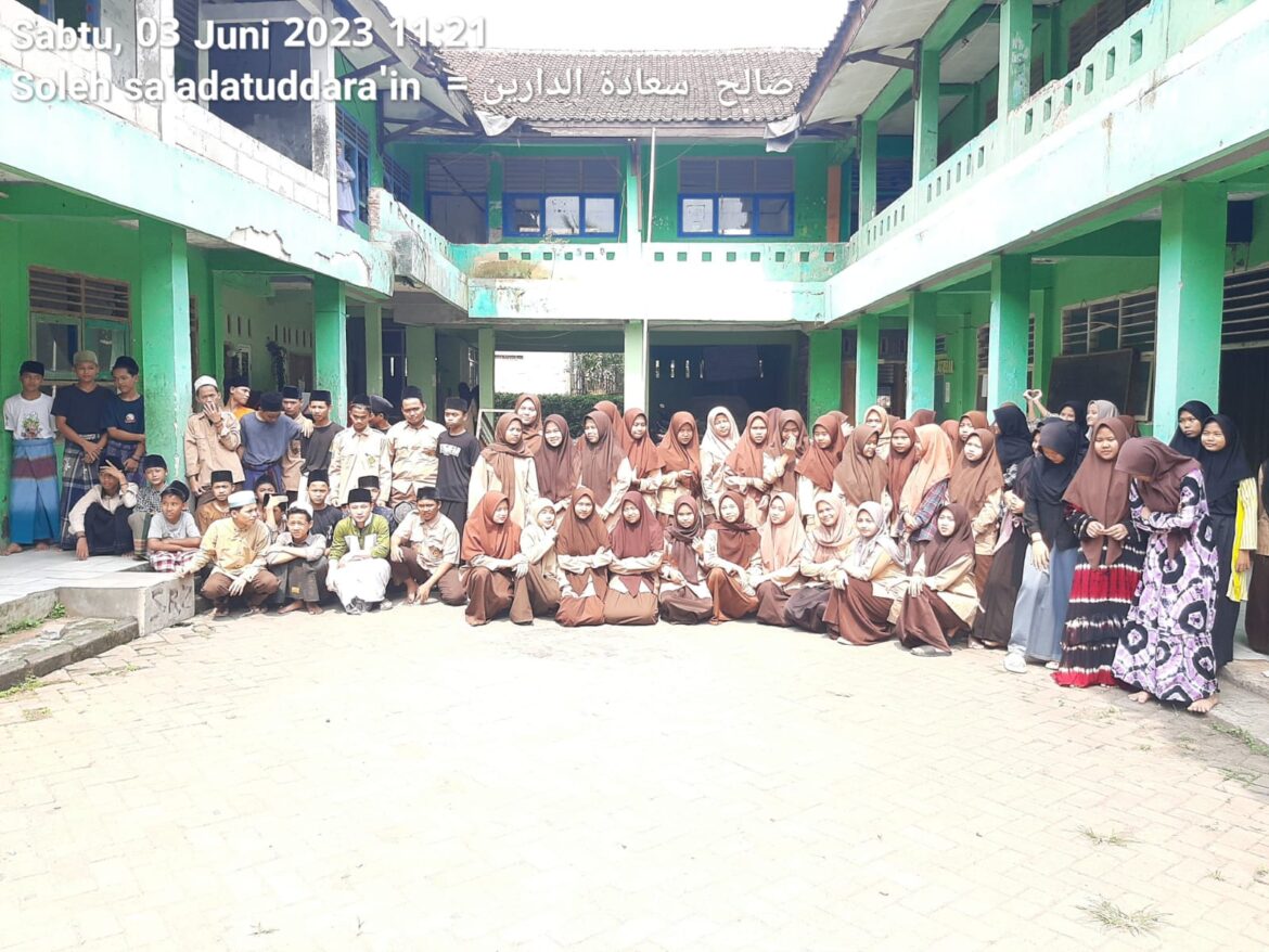 Santri Belajar Gratis, Ponpes Sirojul Athfal di Cisoka Perlu Uluran Tangan Para Dermawan Perbaiki Bangunan Yang Rusak