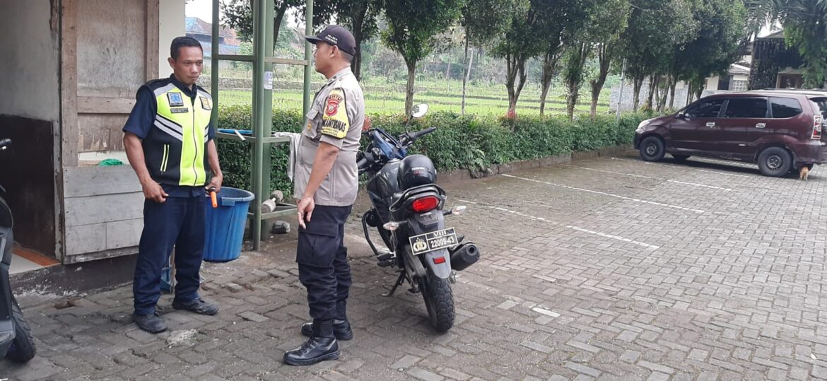Perkuat Sinergitas, Bhabinkamtibmas Desa Gunungcupu Sambang ke Warga di Dusun Bojonggaok