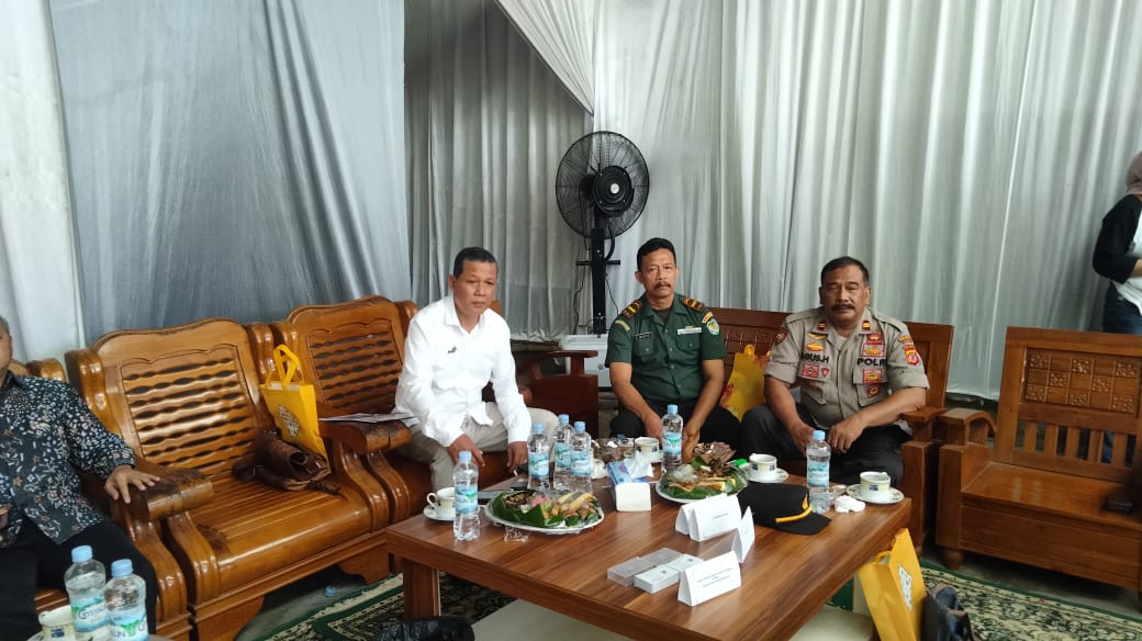 Beri Rasa Aman dan Nyaman, Polsek Lakbok Polres Ciamis Hadiri Rat Koritan Tahun 2023 di Desa Cintaratu
