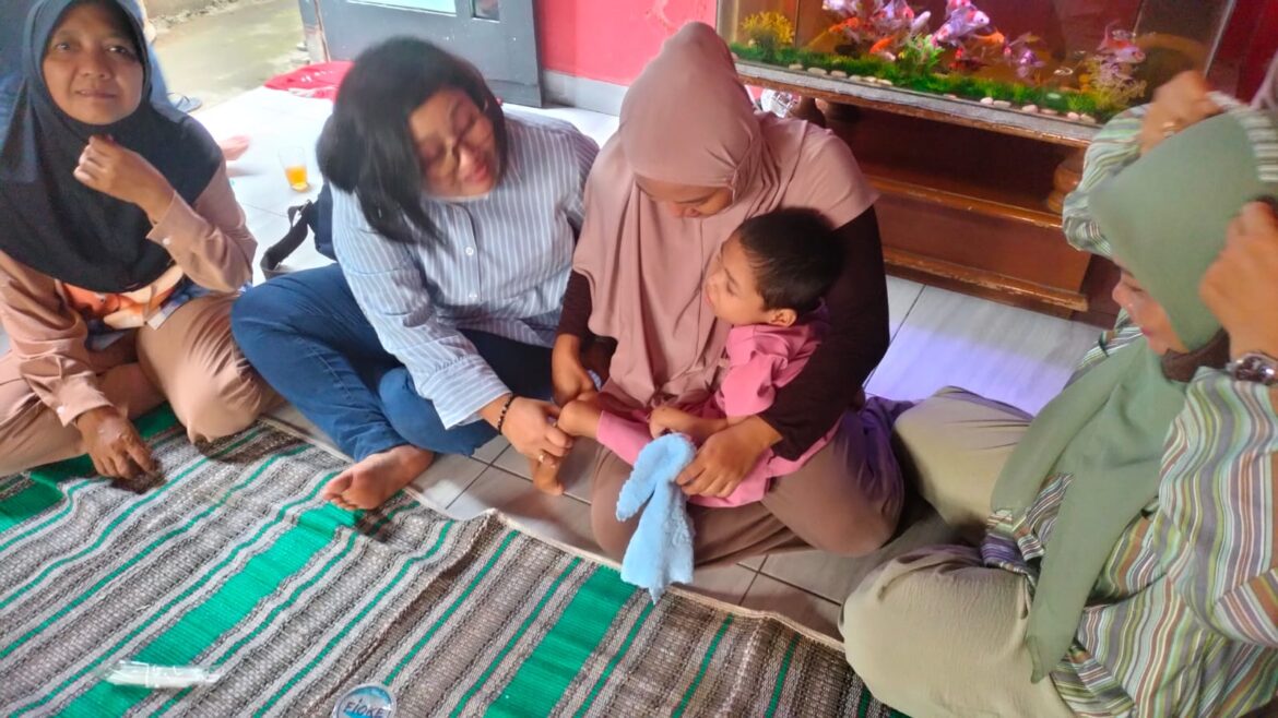 Ketua Ranting Persit KCK 06/Tanah Abang melaksankan silahturahmi ke rumah anggota