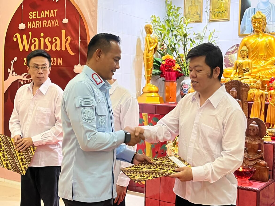 34 orang Warga Binaan Lapas Narkotika Jakarta mendapatkan remisi Waisak