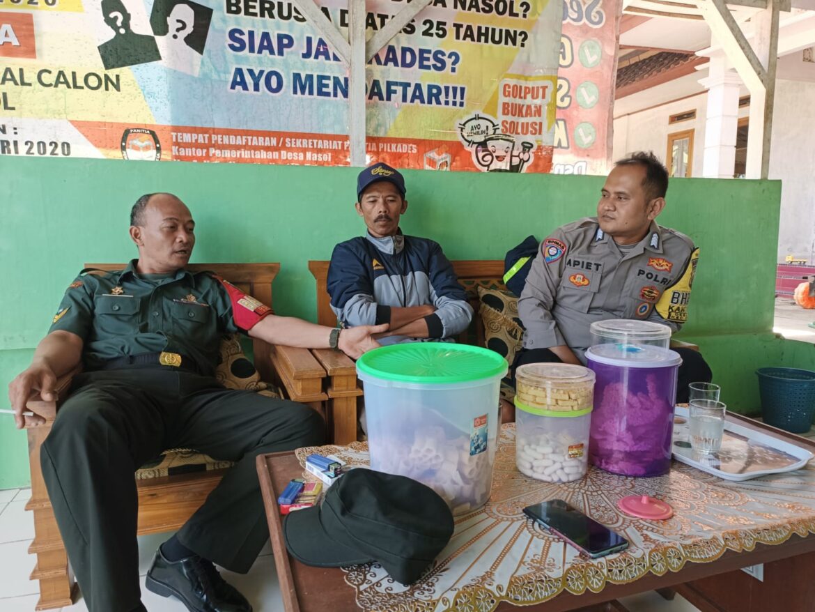 Ciptakan Rasa Aman, Polsek Cikoneng Polres Ciamis Giat Sambang dengan Warga Desa Nasol