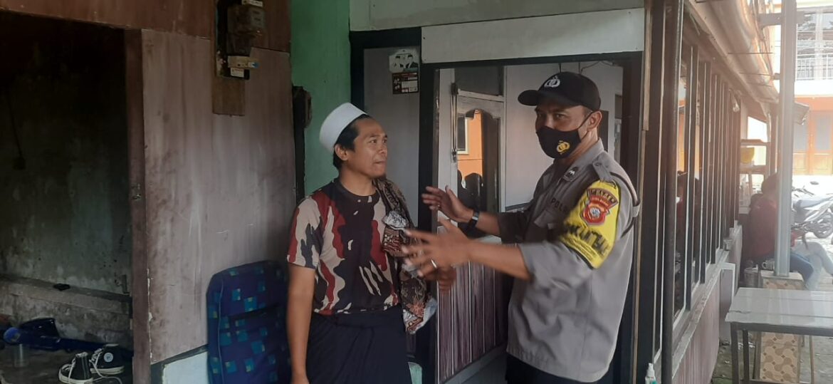 Perkuat Sinergitas, Bhabinkamtibmas Desa Gunungcupu Sambang ke Warga di Dusun Desakaler